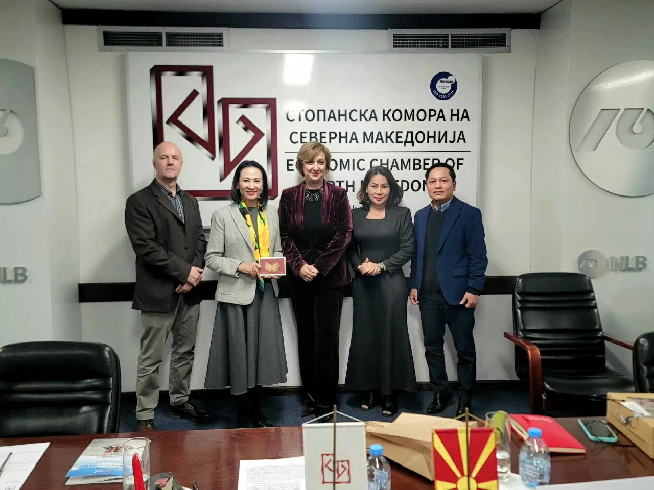 Đại sứ Nguyễn Thị Minh Nguyệt trình Thư ủy nhiệm tại Bắc Macedonia, thúc đẩy hợp tác song phương trên nhiều lĩnh vực Đại sứ Nguyễn Thị Minh Nguyệt trình Thư ủy nhiệm tại Bắc Macedonia, thúc đẩy hợp tác song phương trên nhiều lĩnh vực