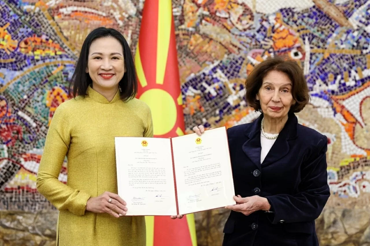 Đại sứ Nguyễn Thị Minh Nguyệt trình Thư ủy nhiệm tại Bắc Macedonia, thúc đẩy hợp tác song phương trên nhiều lĩnh vực Đại sứ Nguyễn Thị Minh Nguyệt trình Thư ủy nhiệm tại Bắc Macedonia, thúc đẩy hợp tác song phương trên nhiều lĩnh vực