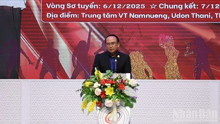 Sôi nổi đêm chung kết 'Tiếng hát kiều bào – Nghĩa tình quê hương' tại Thái Lan Sôi nổi đêm chung kết 'Tiếng hát kiều bào – Nghĩa tình quê hương' tại Thái Lan