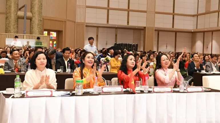 Sôi nổi đêm chung kết 'Tiếng hát kiều bào – Nghĩa tình quê hương' tại Thái Lan