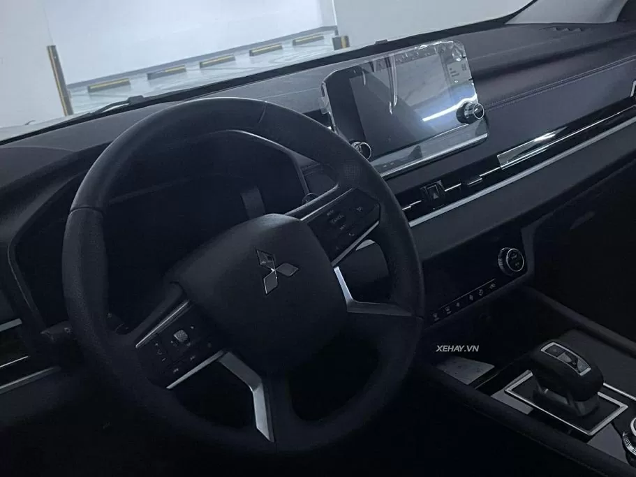 Khoang nội thất là nơi được Mitsubishi “lột xác” rõ rệt nhất. Khoang nội thất là nơi được Mitsubishi “lột xác” rõ rệt nhất.