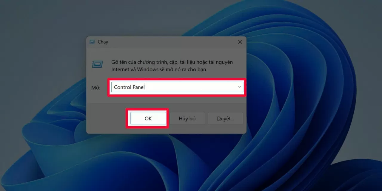 Mở Control Panel bằng cách nhấn Windows + R.