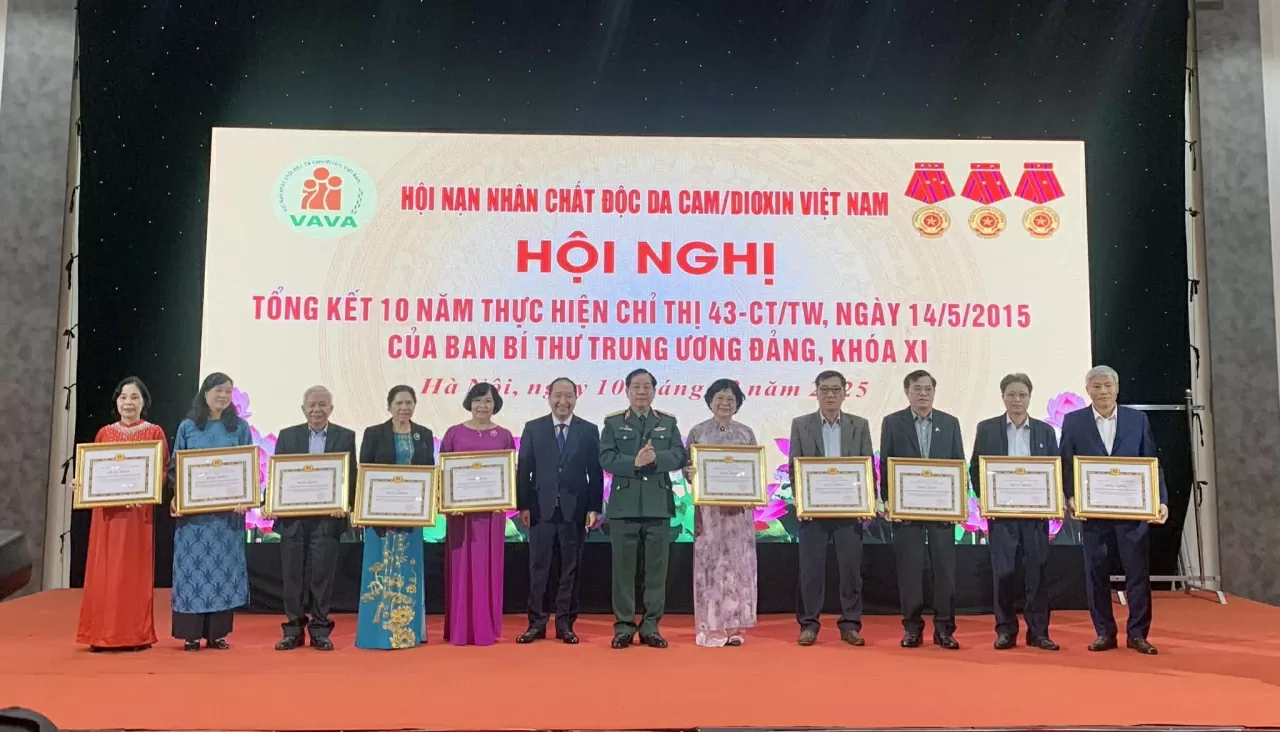 Tổng kết 10 năm thực hiện Chỉ thị 43: Kiên trì khắc phục hậu quả chất độc hóa học, không để ai bị bỏ lại phía sau Tổng kết 10 năm thực hiện Chỉ thị 43: Kiên trì khắc phục hậu quả chất độc hóa học, không để ai bị bỏ lại phía sau