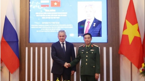 Defence Minister Phan Van Giang meets with Secretary of Russian Security Council