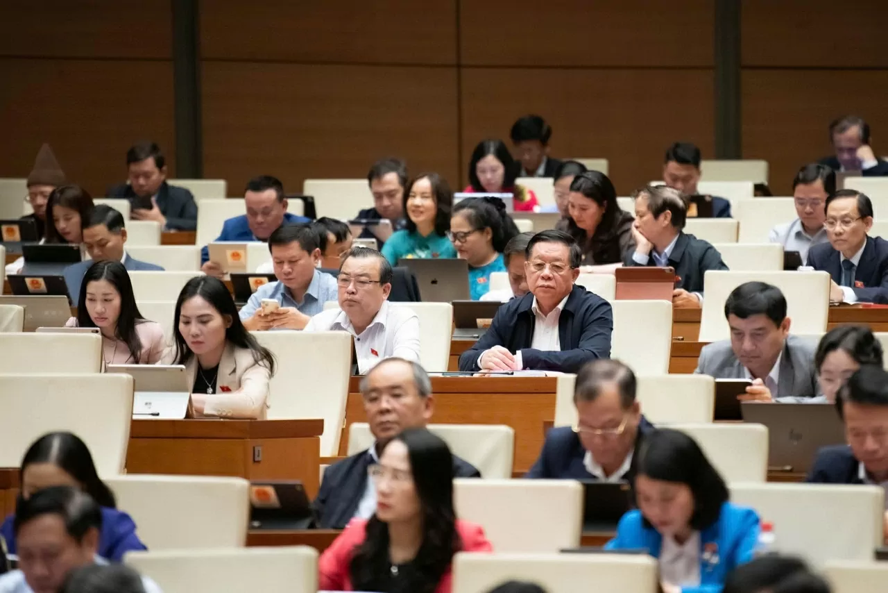 Quốc hội thông qua Luật Viên chức (sửa đổi): Nhiều quyền lợi mới cho viên chức Quốc hội thông qua Luật Viên chức (sửa đổi): Nhiều quyền lợi mới cho viên chức
