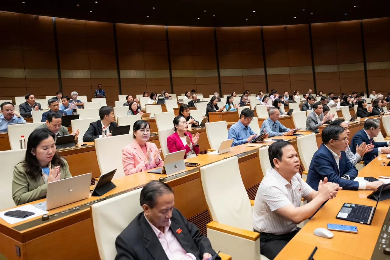 Quốc hội thông qua Nghị quyết về một số cơ chế, chính sách đặc thù, vượt trội để thực hiện đột phá phát triển giáo dục và đào tạo Quốc hội thông qua Nghị quyết về một số cơ chế, chính sách đặc thù, vượt trội để thực hiện đột phá phát triển giáo dục và đào tạo
