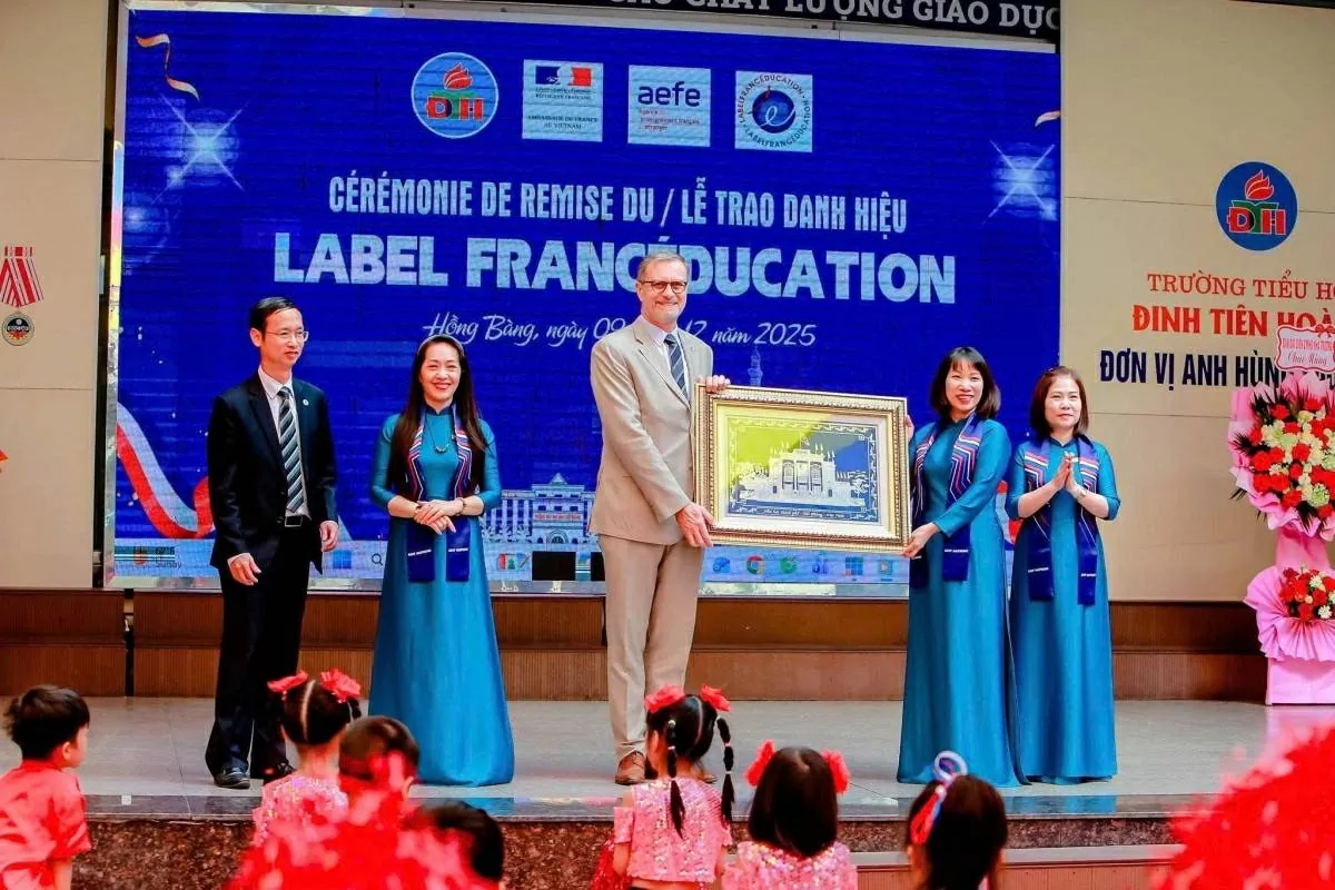 Trường Tiểu học Đinh Tiên Hoàng (Hải Phòng) đón nhận danh hiệu Label FrancÉducation: Mở cánh cửa mới cho học sinh trong thời đại mới Trường Tiểu học Đinh Tiên Hoàng (Hải Phòng) đón nhận danh hiệu Label FrancÉducation: Mở cánh cửa mới cho học sinh trong thời đại mới