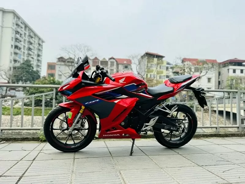 Cập nhật bảng giá xe Honda CBR150R mới nhất tháng 12/2025.