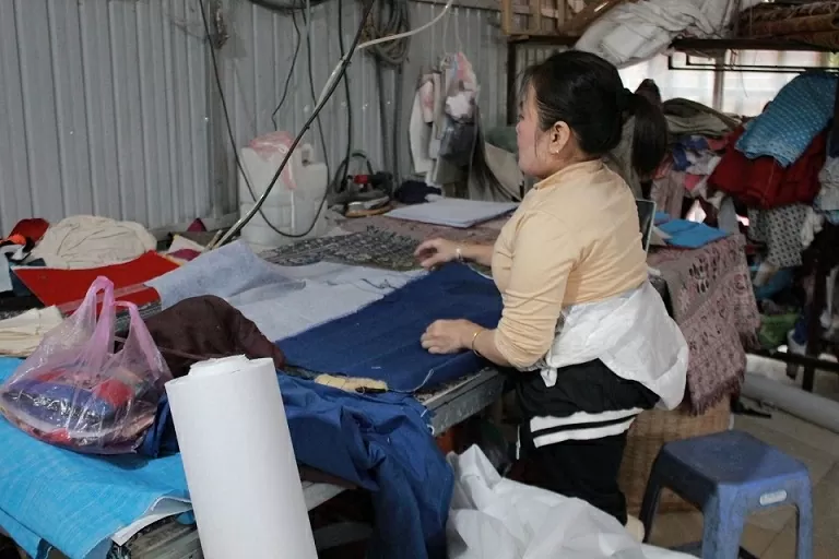 Giữ sợi chỉ cho nghề dệt thổ cẩm ở Mai Châu Giữ sợi chỉ cho nghề dệt thổ cẩm ở Mai Châu