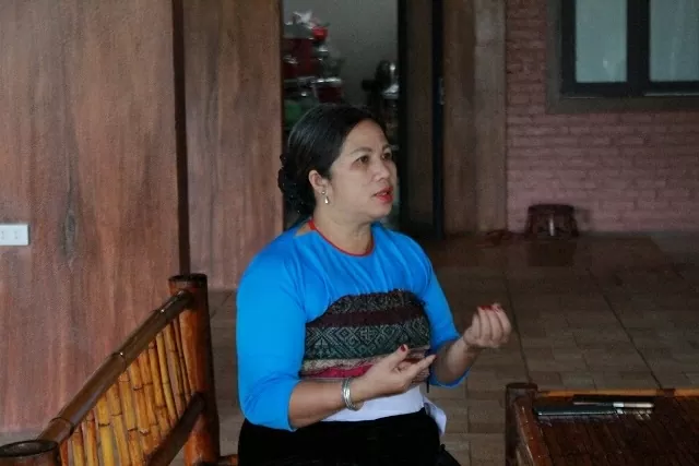 Giữ sợi chỉ cho nghề dệt thổ cẩm ở Mai Châu Giữ sợi chỉ cho nghề dệt thổ cẩm ở Mai Châu