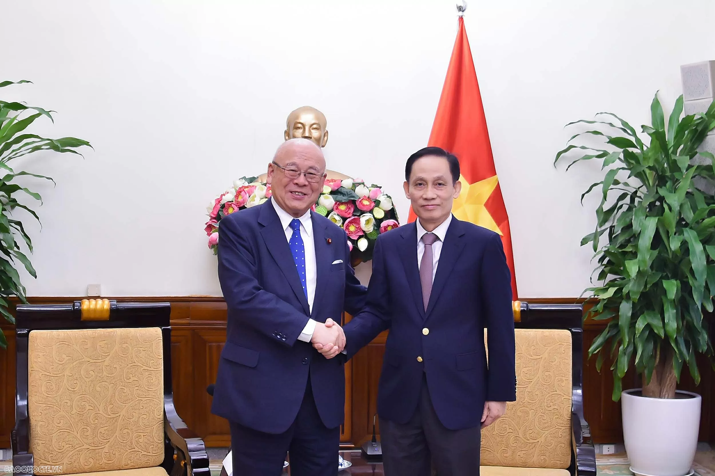 Bộ trưởng Ngoại giao Lê Hoài Trung tiếp Cố vấn đặc biệt Liên minh nghị sĩ hữu nghị Nhật-Việt