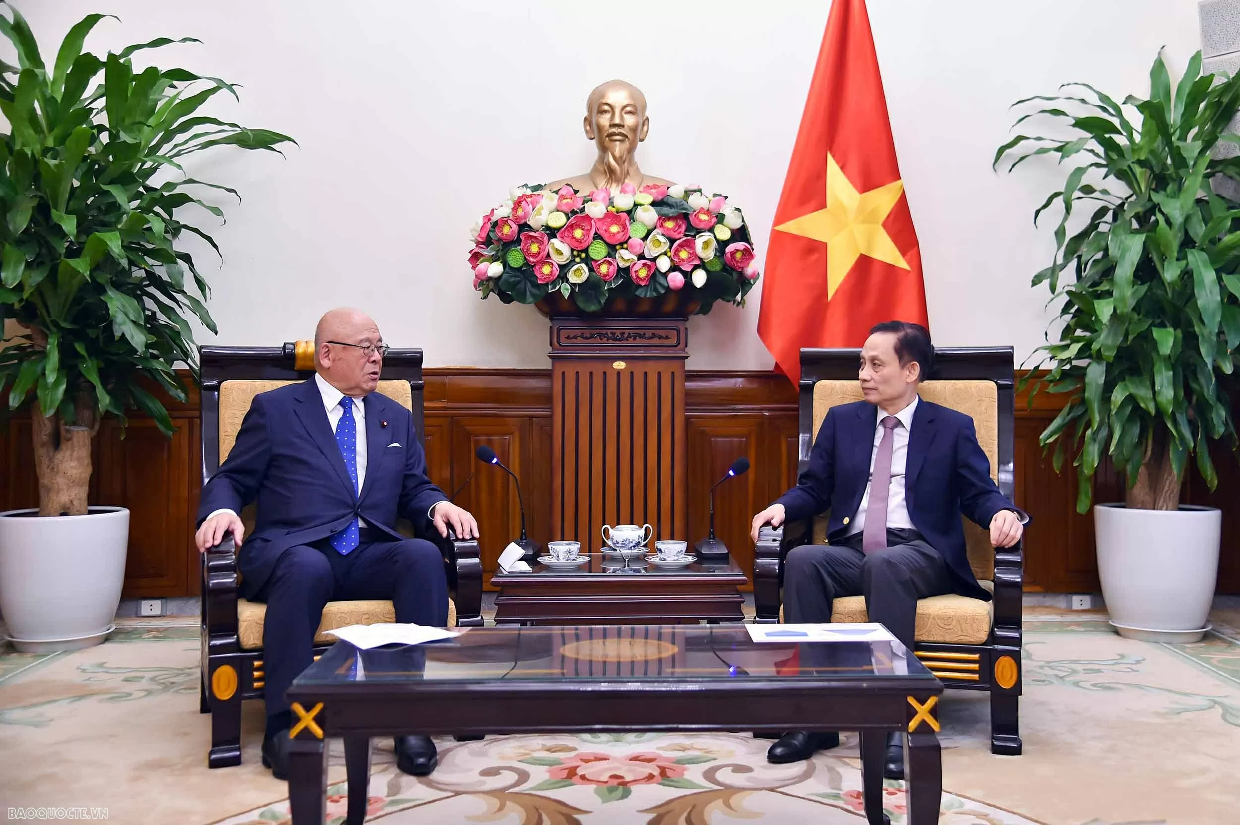 Bộ trưởng Ngoại giao Lê Hoài Trung tiếp Cố vấn đặc biệt Liên minh nghị sĩ hữu nghị Nhật - Việt Bộ trưởng Ngoại giao Lê Hoài Trung tiếp Cố vấn đặc biệt Liên minh nghị sĩ hữu nghị Nhật-Việt