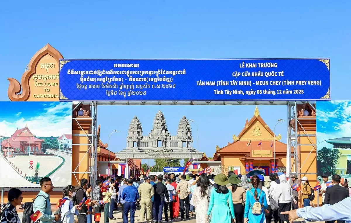 Quang cảnh Lễ khai trương cặp cửa khẩu Tân Nam và Meun Chey diễn ra sáng ngày 8/12. (Ảnh: Thành Long) Quang cảnh Lễ khai trương cặp cửa khẩu Tân Nam và Meun Chey diễn ra sáng ngày 8/12. (Ảnh: Thành Long)