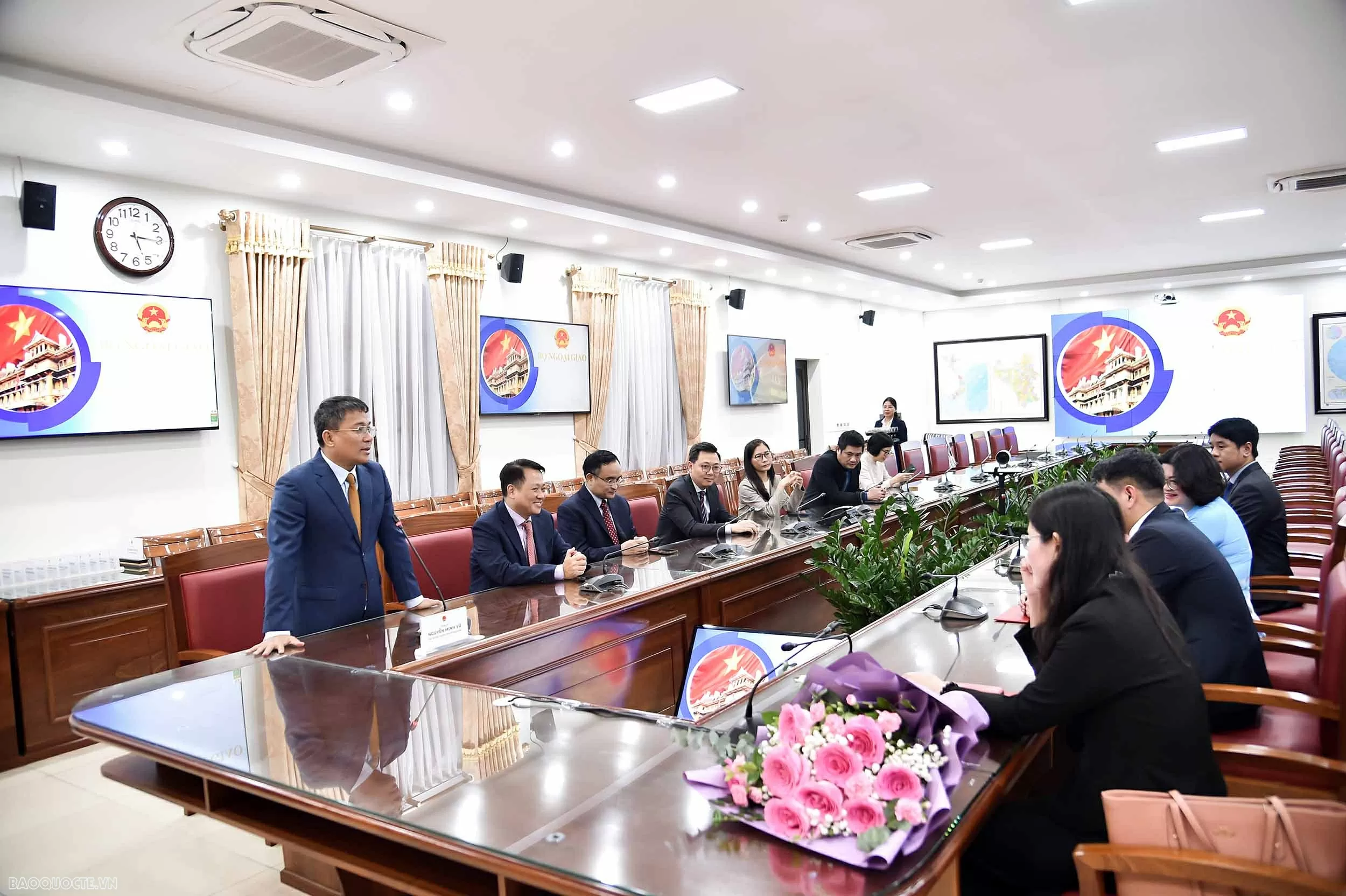 Bộ Ngoại giao trao quyết định bổ nhiệm và công nhận tập sự lãnh đạo cấp quản lý