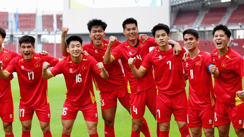 HLV U22 Malaysia tâm phục khẩu phục, thừa nhận sức mạnh vượt trội của U22 Việt Nam