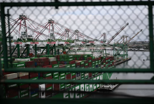 Thuế quan Mỹ khiến xuất khẩu trở thành vị cứu tinh cho nền kinh tế Trung Quốc