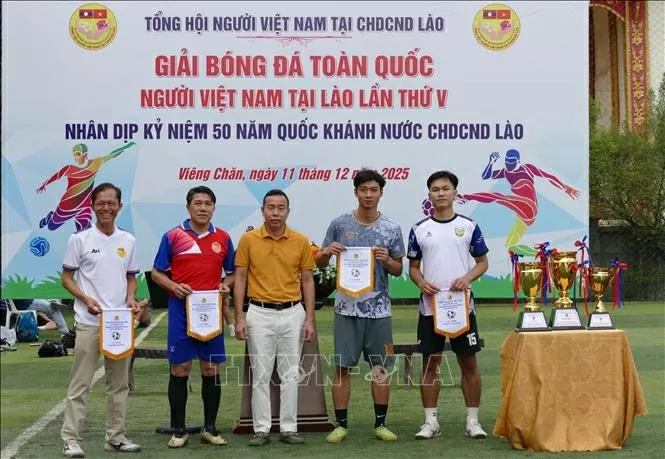 Ngày hội bóng đá của cộng đồng người Việt tại Lào Ngày hội bóng đá của cộng đồng người Việt tại Lào