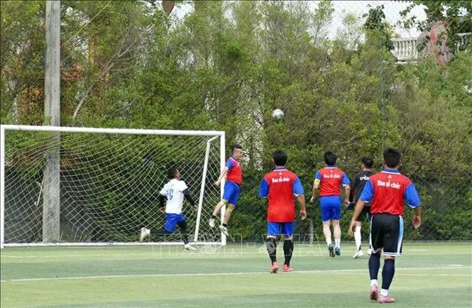 Ngày hội bóng đá của cộng đồng người Việt tại Lào