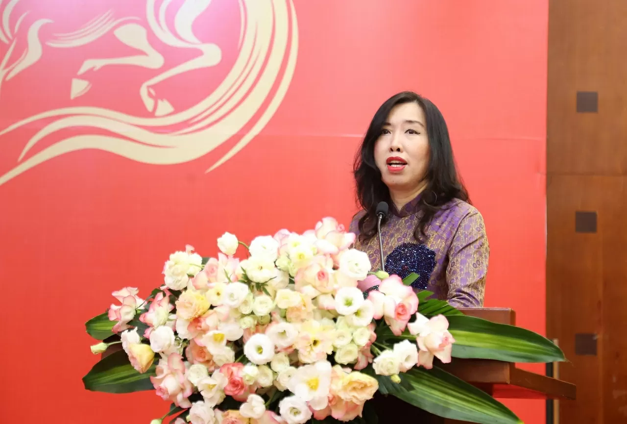 Thứ trưởng Ngoại giao Lê Thị Thu Hằng phát biểu tại buổi gặp mặt. (Ảnh: Thành Long) Thứ trưởng Ngoại giao Lê Thị Thu Hằng phát biểu tại buổi gặp mặt. (Ảnh: Thành Long)