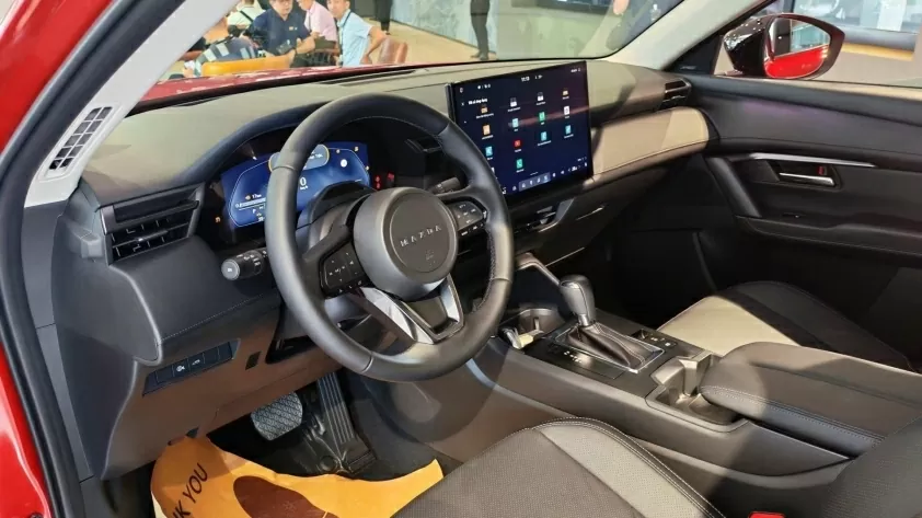 Bước vào khoang nội thất, sự khác biệt dễ nhận thấy. Bước vào khoang nội thất, sự khác biệt dễ nhận thấy.