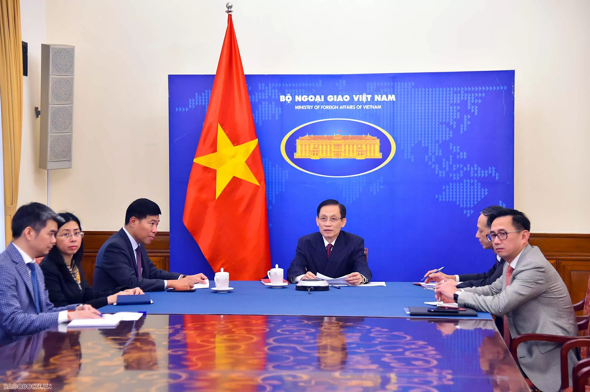 Bộ trưởng Ngoại giao Lê Hoài Trung điện đàm với Bộ trưởng Ngoại giao Lào Bộ trưởng Ngoại giao Lê Hoài Trung điện đàm với Bộ trưởng Ngoại giao Lào