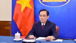 Bộ trưởng Ngoại giao Lê Hoài Trung điện đàm với Bộ trưởng Ngoại giao Lào