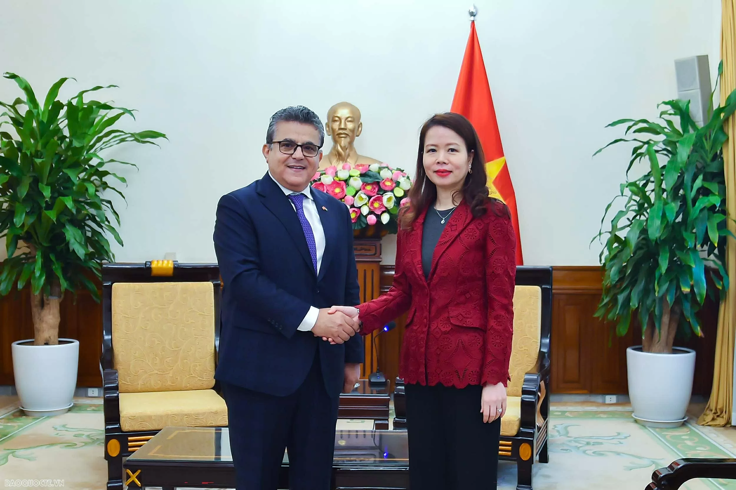 Thứ trưởng Nguyễn Minh Hằng tiếp đoàn cán bộ Palestine tham gia 
khoá đào tạo tại Học viện Ngoại giao