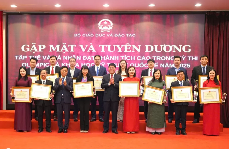 Bộ GD&ĐT vinh danh học sinh đoạt giải Olympic và KHKT quốc tế năm 2025 Bộ GD&ĐT vinh danh học sinh đoạt giải Olympic và KHKT quốc tế năm 2025