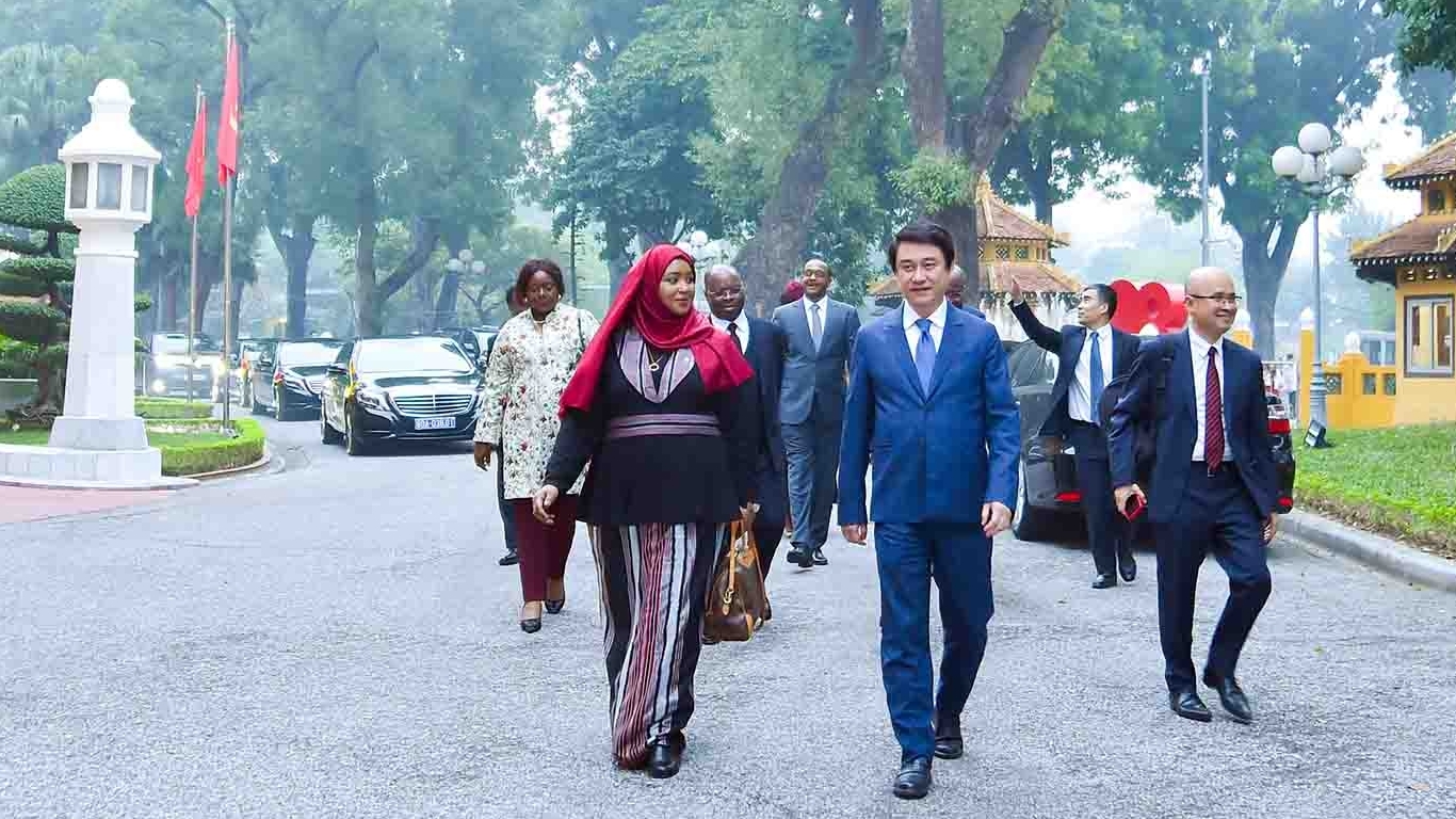 Thứ trưởng Ngoại giao Lê Anh Tuấn tiếp Đại sứ các nước châu Phi không thường trú tại Việt Nam