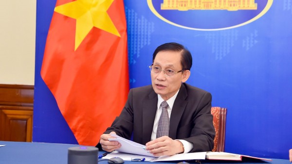 Bộ trưởng Ngoại giao Lê Hoài Trung điện đàm với người đồng nhiệm Malaysia