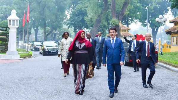 Thứ trưởng Ngoại giao Lê Anh Tuấn tiếp Đại sứ các nước châu Phi không thường trú tại Việt Nam