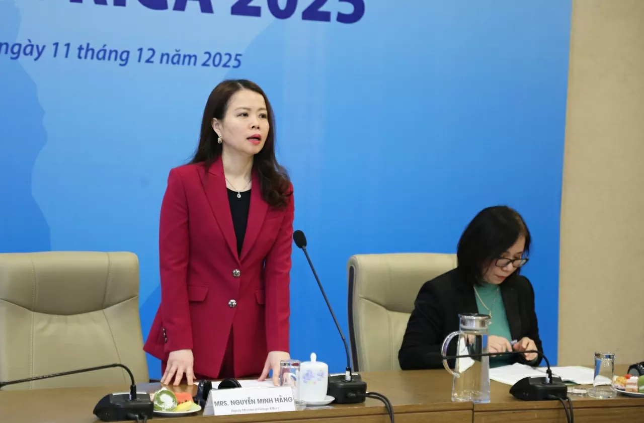 Thứ trưởng Ngoại giao Nguyễn Minh Hằng phát biểu khai mạc. (Ảnh: Thành Long)