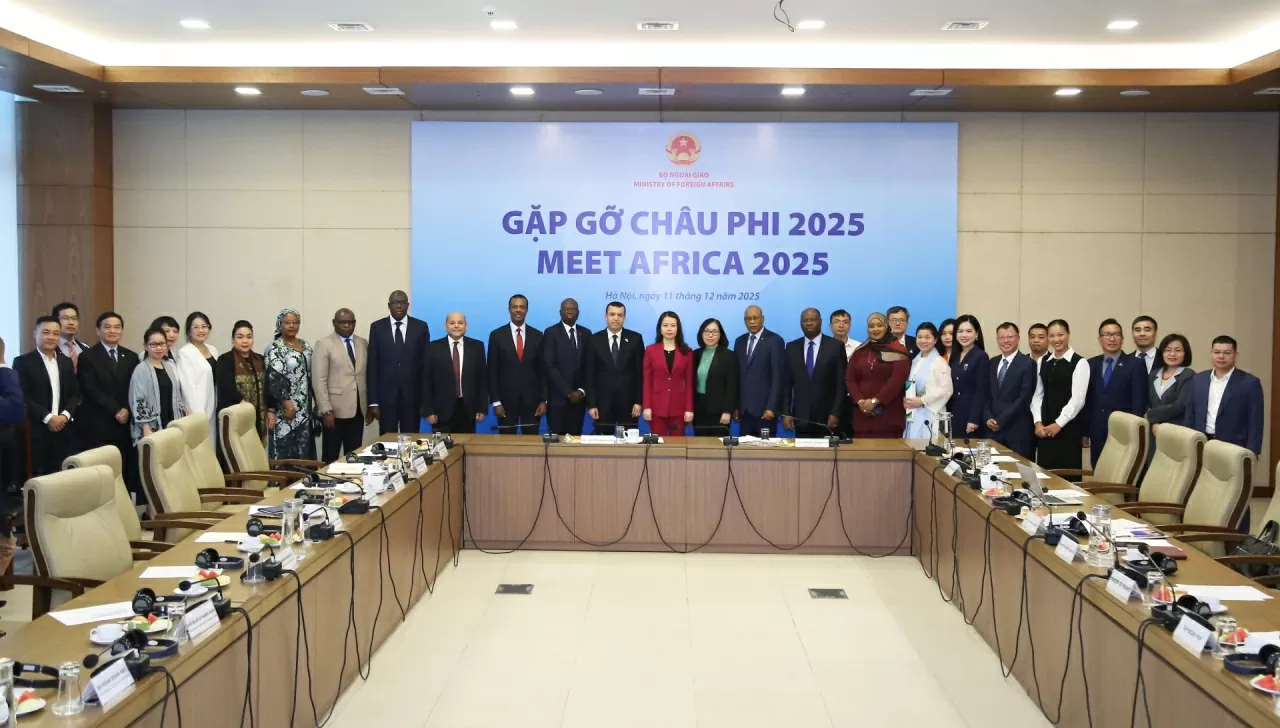 Các đại biểu chụp bức ảnh lưu niệm. (Ảnh: Thành Long)