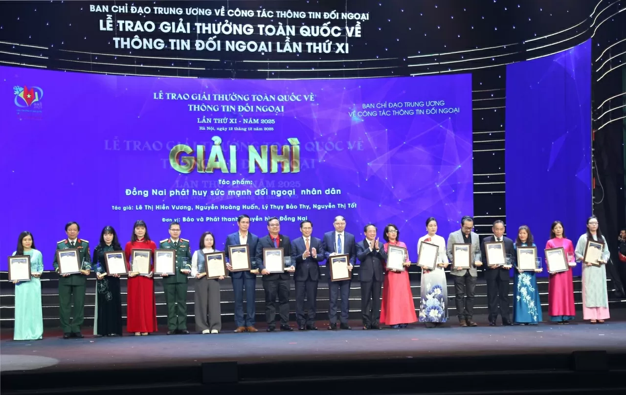 Trưởng Ban Tuyên giáo và Dân vận Trung ương Trịnh Văn Quyết và Phó Thủ tướng Chính phủ Bùi Thanh Sơn 