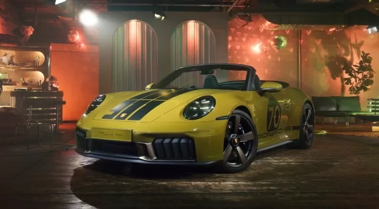 Xe có thiết kế mang đậm phong cách cổ điển, gợi nhớ những mẫu Porsche đua cùng thời. 