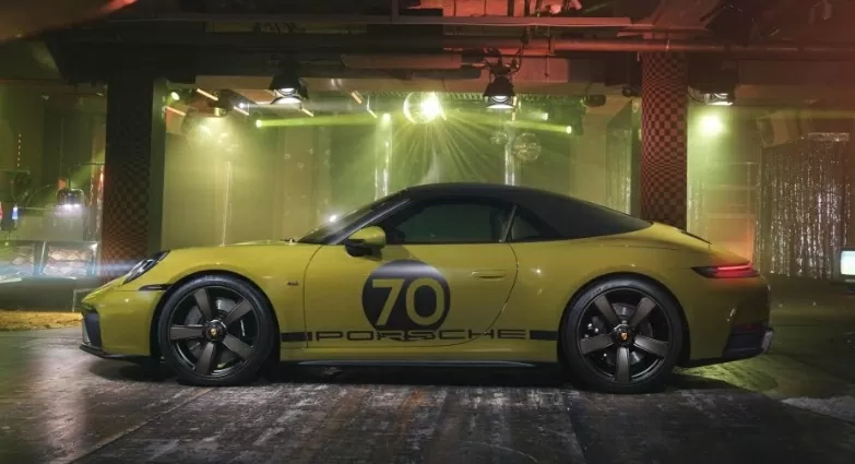 Mỗi chi tiết đều tỉ mỉ và đồng bộ, góp phần nâng cao giá trị sưu tầm của xe. Mỗi chi tiết đều tỉ mỉ và đồng bộ, góp phần nâng cao giá trị sưu tầm của xe.