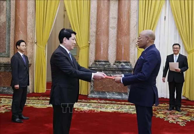 Chủ tịch nước Lương Cường tiếp đại sứ các nước trình Quốc thư