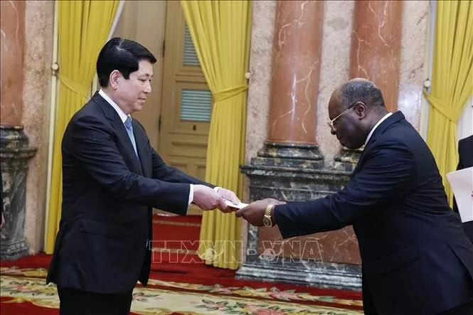 Chủ tịch nước Lương Cường tiếp đại sứ các nước trình Quốc thư