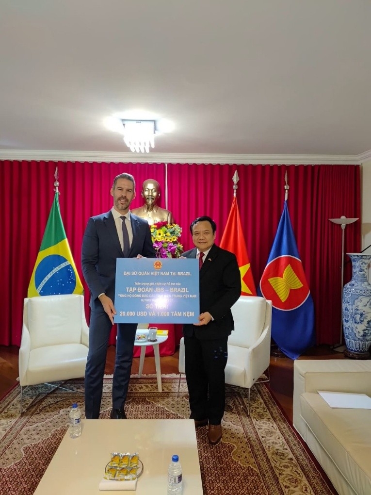 Bạn bè và đối tác Brazil triển khai hỗ trợ nhân đạo khẩn cấp cho miền Trung Việt Nam Bạn bè và đối tác Brazil triển khai hỗ trợ nhân đạo khẩn cấp cho miền Trung Việt Nam