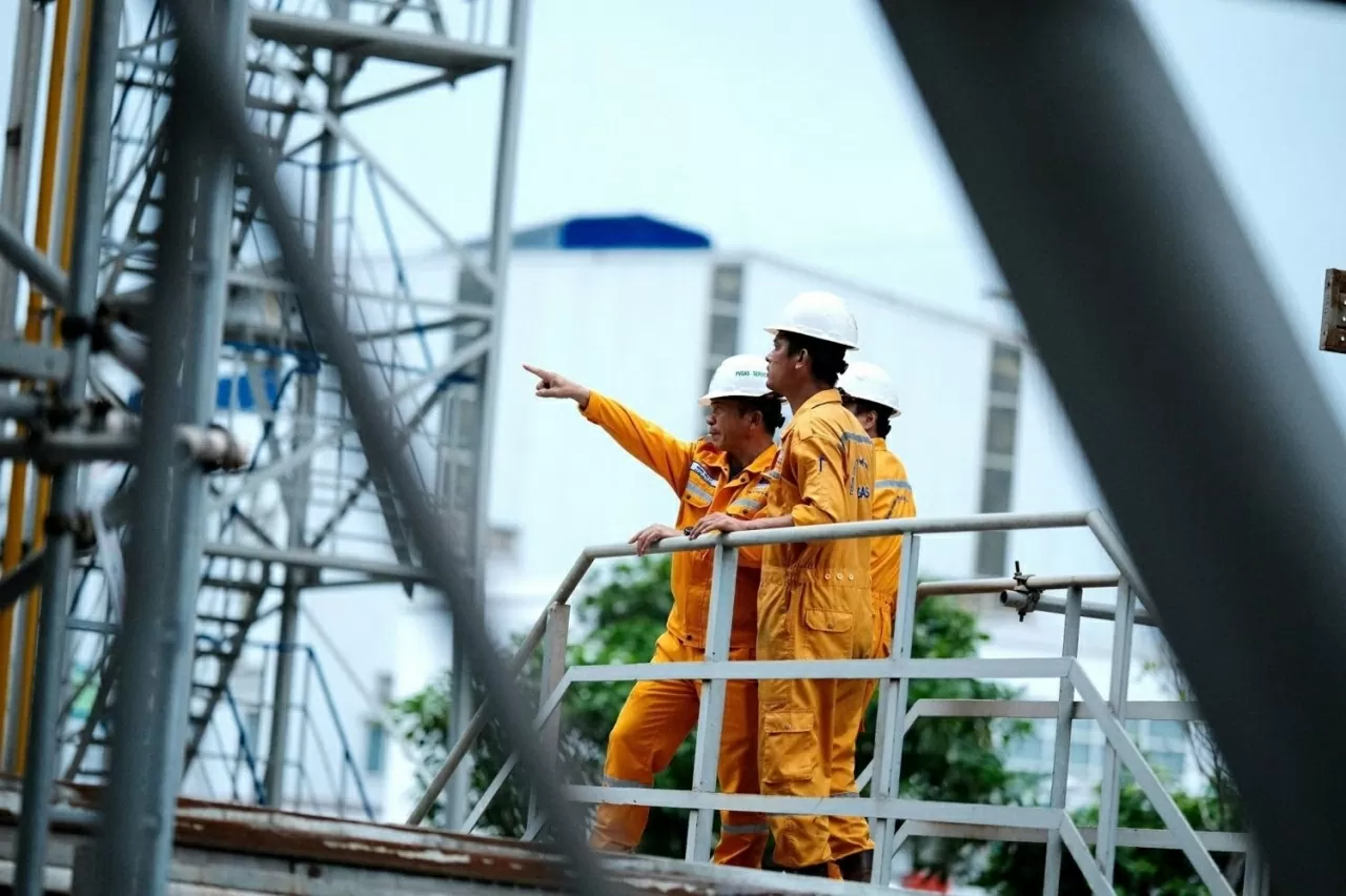 “Trên tất cả, điều làm nên sức mạnh của ngành Dầu khí không phải những tấn dầu hay mét khối khí, mà là con người dầu khí - những người đã biến khát vọng thành hiện thực và dựng nên một ngành công nghiệp mang tầm vóc quốc gia”, TS Nguyễn Quốc Thập nhận định.