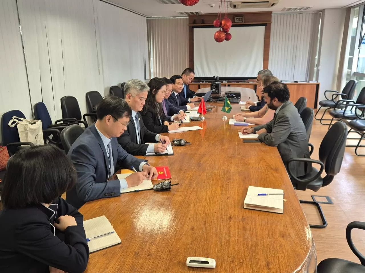 Bạn bè và đối tác Brazil triển khai hỗ trợ nhân đạo khẩn cấp cho miền Trung Việt Nam Bạn bè và đối tác Brazil triển khai hỗ trợ nhân đạo khẩn cấp cho miền Trung Việt Nam