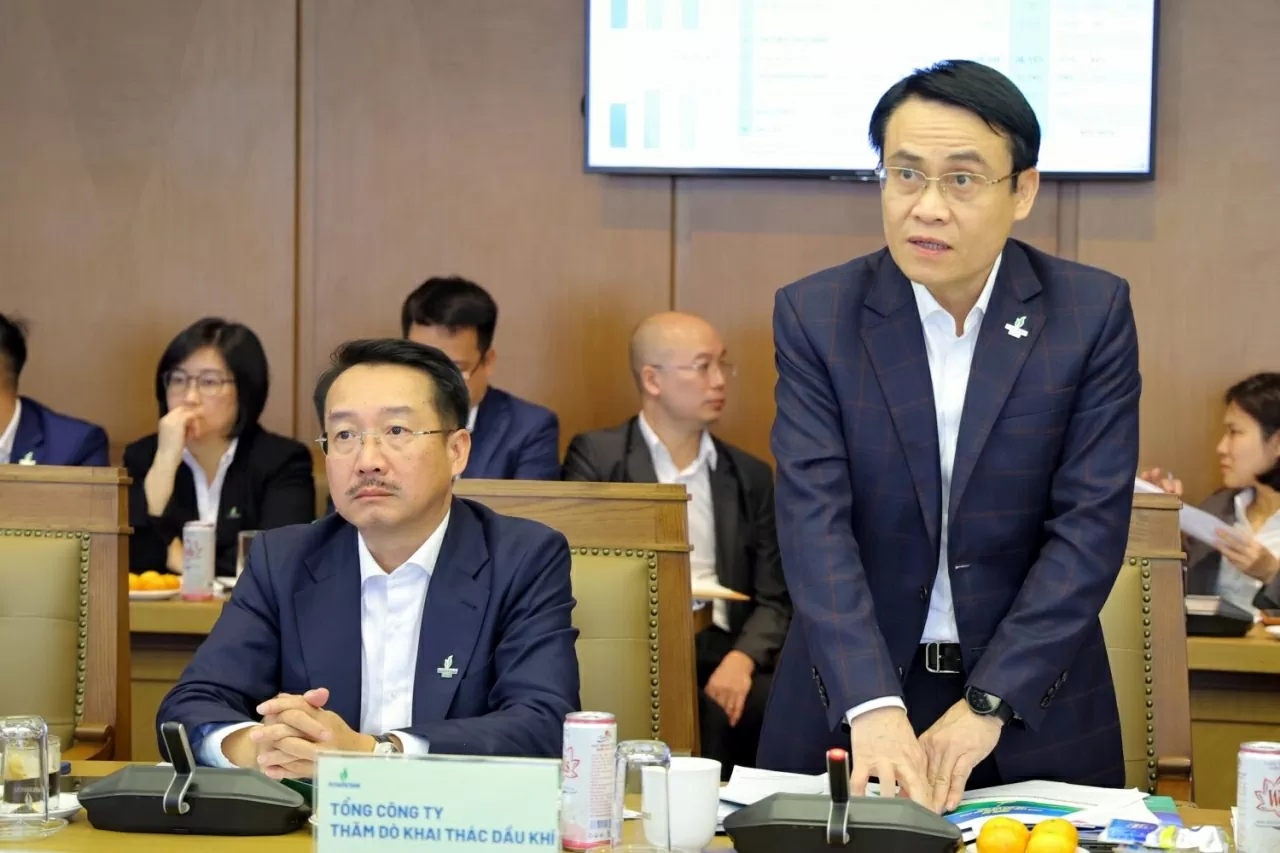 Chủ tịch HĐTV PVEP Trương Quốc Lâm trình bày báo cáo tại cuộc họp. Chủ tịch HĐTV PVEP Trương Quốc Lâm trình bày báo cáo tại cuộc họp.