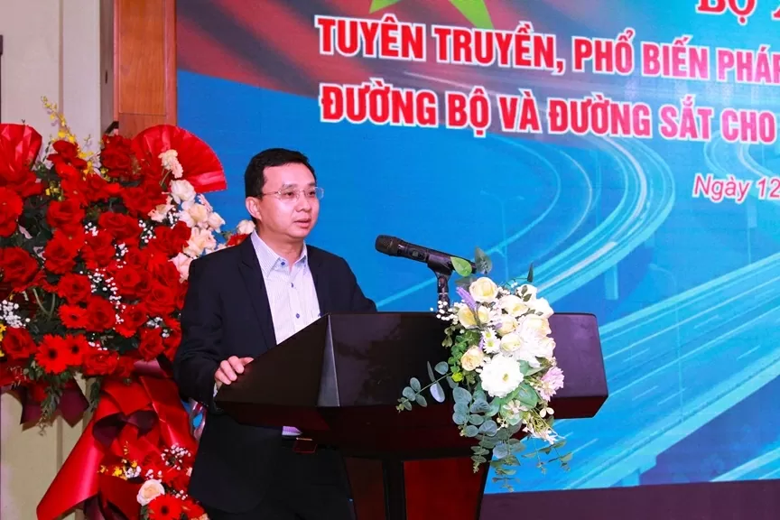 Nâng cao công tác đảm bảo trật tự an toàn giao thông lĩnh vực đường bộ và đường sắt