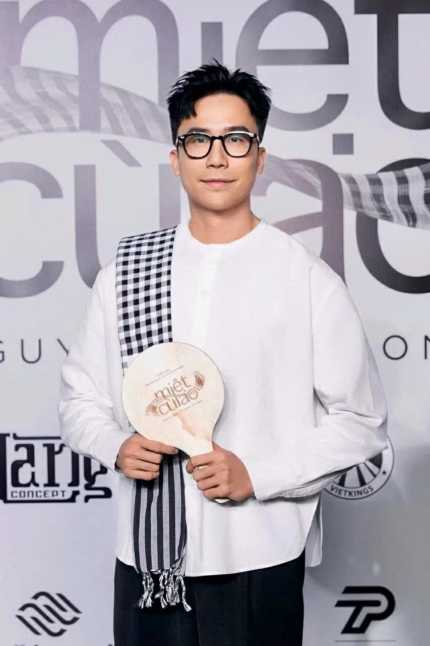 Đạo diễn Lê Việt tiết lộ áp lực khi dàn dựng cuộc thi nam vương Manhunt Vietnam 2025 Đạo diễn Lê Việt tiết lộ áp lực khi dàn dựng cuộc thi nam vương Manhunt Vietnam 2025