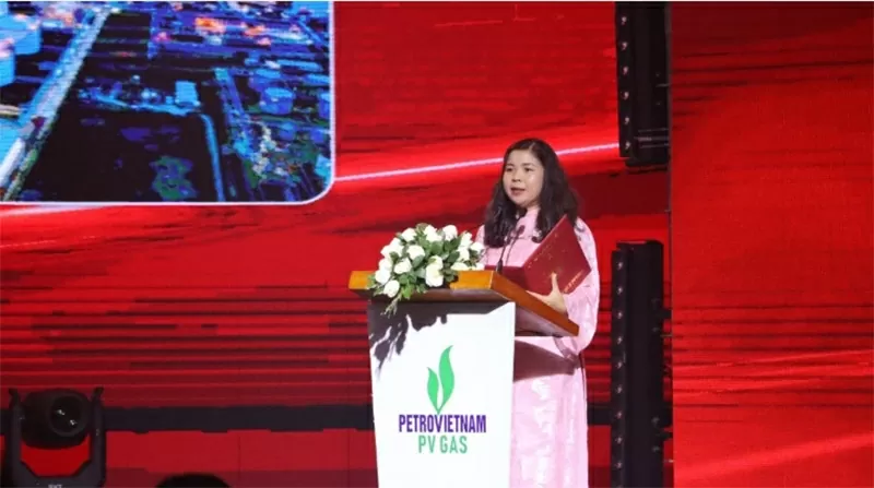 Bà Nguyễn Thị Quỳnh Ngọc – Tổng thư ký VietKings, Phó Viện trưởng Viện Kỷ lục Việt Nam đại diện công bố Quyết định xác lập Kỷ lục Việt Nam. Bà Nguyễn Thị Quỳnh Ngọc – Tổng thư ký VietKings, Phó Viện trưởng Viện Kỷ lục Việt Nam đại diện công bố Quyết định xác lập Kỷ lục Việt Nam.