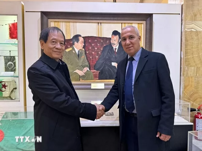 Ôn cố tri ân những câu chuyện về Đại tướng Võ Nguyên Giáp, bện chặt tình hữu nghị đoàn kết Việt Nam-Algeria Ôn cố tri ân những câu chuyện về Đại tướng Võ Nguyên Giáp, bện chặt tình hữu nghị đoàn kết Việt Nam-Algeria