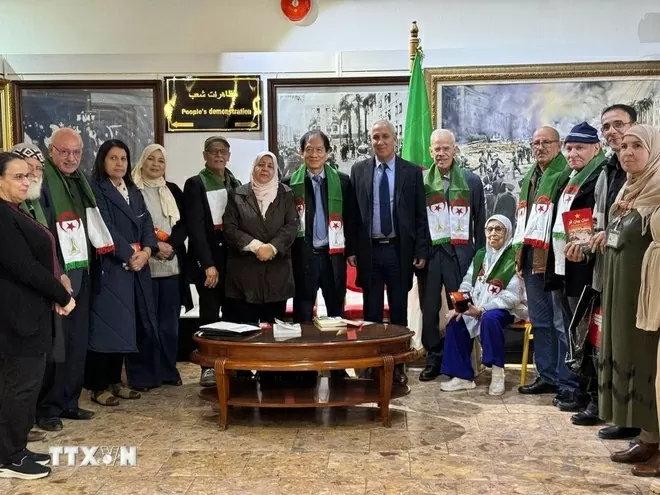 Ôn cố tri ân những câu chuyện về Đại tướng Võ Nguyên Giáp, bện chặt tình hữu nghị đoàn kết Việt Nam-Algeria Ôn cố tri ân những câu chuyện về Đại tướng Võ Nguyên Giáp, bện chặt tình hữu nghị đoàn kết Việt Nam-Algeria