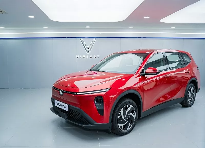 Top 10 xe ô tô bán chạy nhất tháng 11/2025: VinFast Limo Green bức tốc mạnh mẽ.
