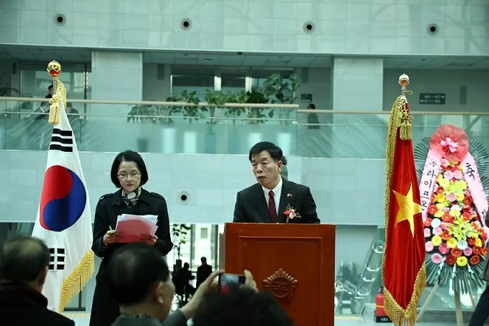 Nghệ thuật ánh sáng – Nhịp cầu mới trong ngoại giao văn hóa Việt Nam-Hàn Quốc Nghệ thuật ánh sáng – Nhịp cầu mới trong ngoại giao văn hóa Việt Nam-Hàn Quốc