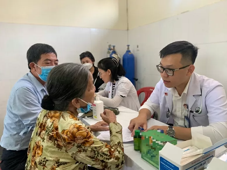 Khẳng định quyền con người qua chính sách giáo dục và y tế